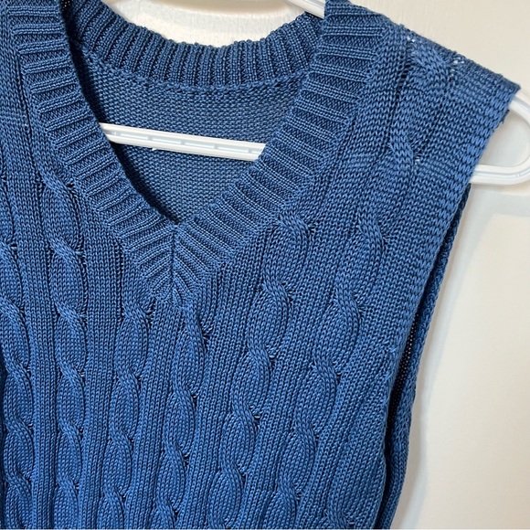 SHEIN V-Neck Cable Knit Sweater Vest Blue size Small - Picture 3 of 7